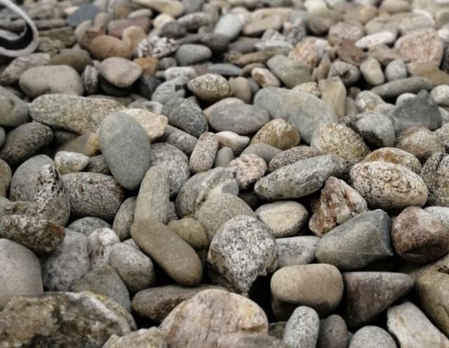 Галька речная пестрая (20-40 мм.)  купить в Ставрополе от производителя, без посредников